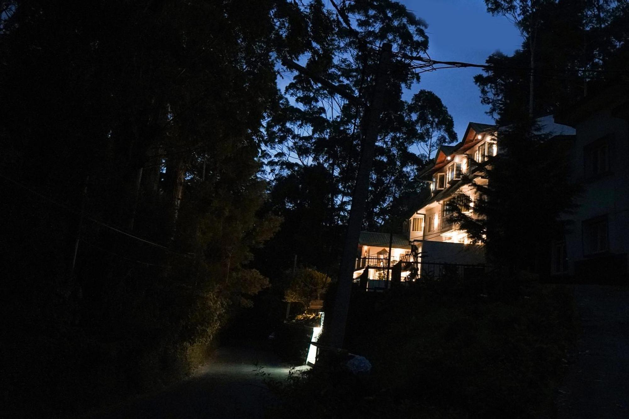 Hotel Blue Moon Residency Nuwara Eliya Exterior foto